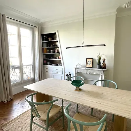 2 Bedroom Stylish Paris
