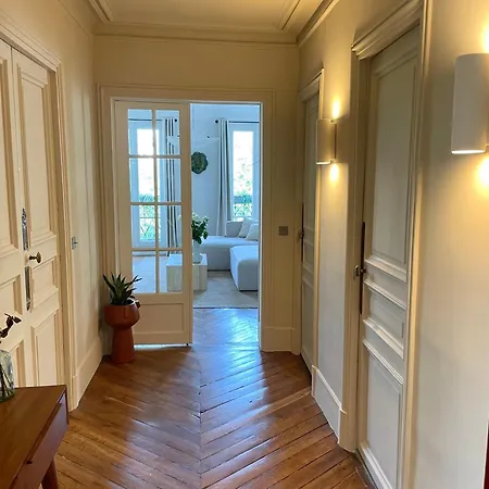 Apartment 2 Bedroom Stylish Paris