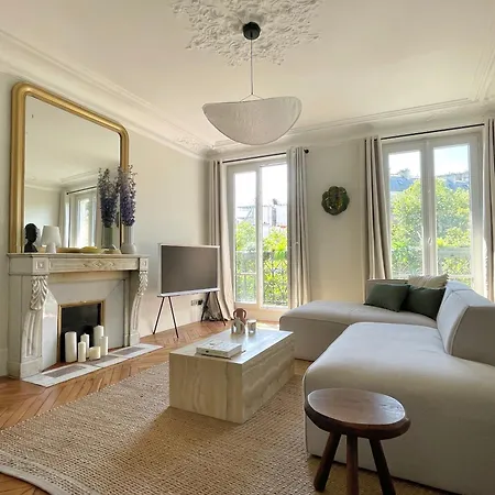 2 Bedroom Stylish Paris